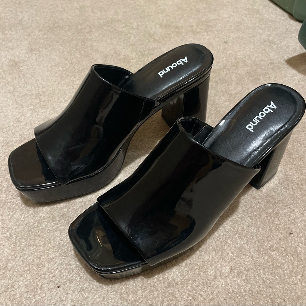 Platform Block Heel - Picture 2 of 9